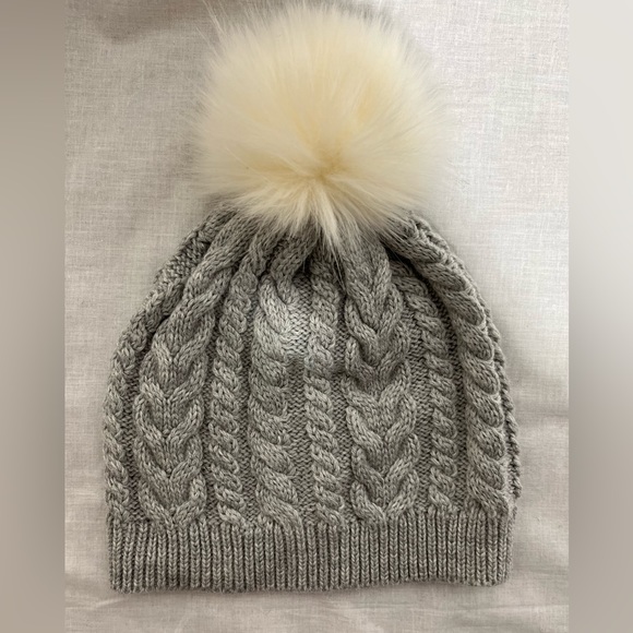 NEW J Crew Cable pom-pom beanie hat!!! - Picture 2 of 2